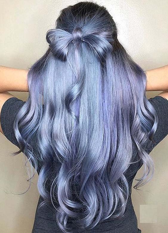 cabello azul metalico